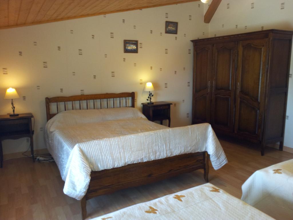 La Croix De Bois Bed and Breakfast Jayat Habitación foto