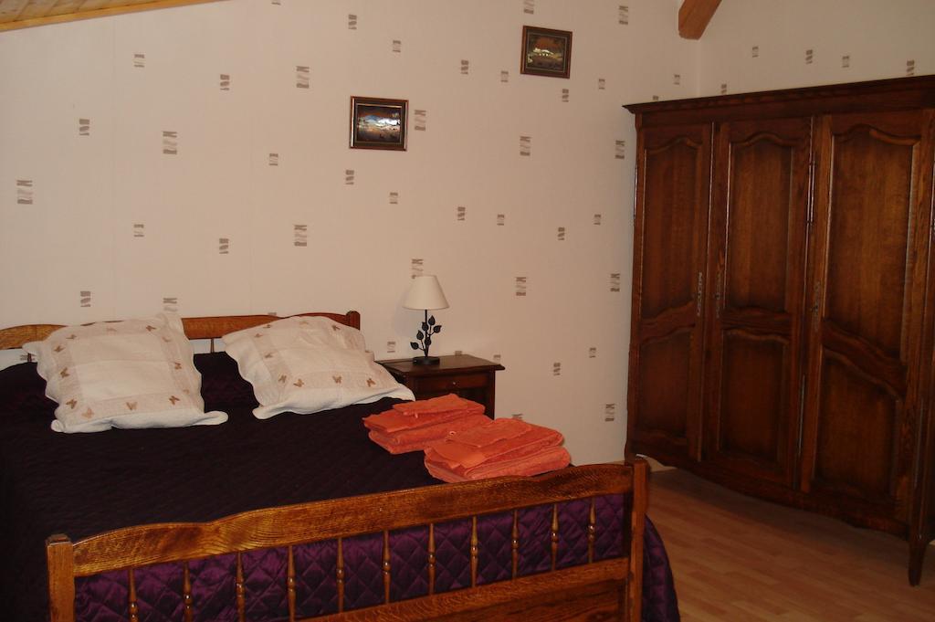 La Croix De Bois Bed and Breakfast Jayat Exterior foto